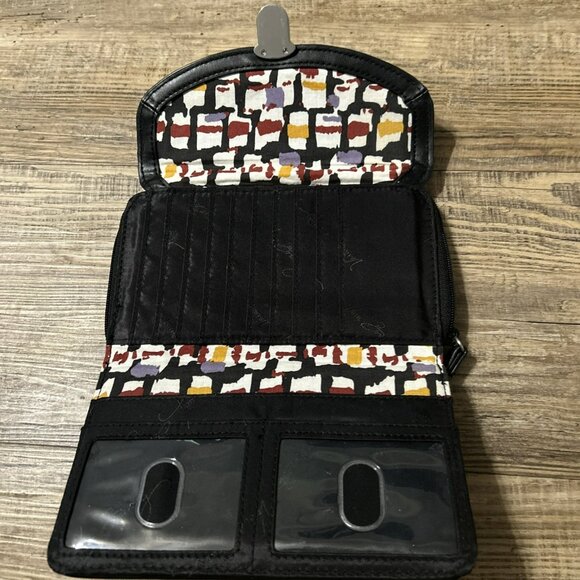 Vera Bradley Quilted Patchwork Wristlet Wallet With Leather Trim & Snap Closure - Picture 2 of 4